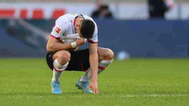 VfB Stuttgart in the relegation battle: Inconsolable: Konstantinos Mavropanos after the final whistle.