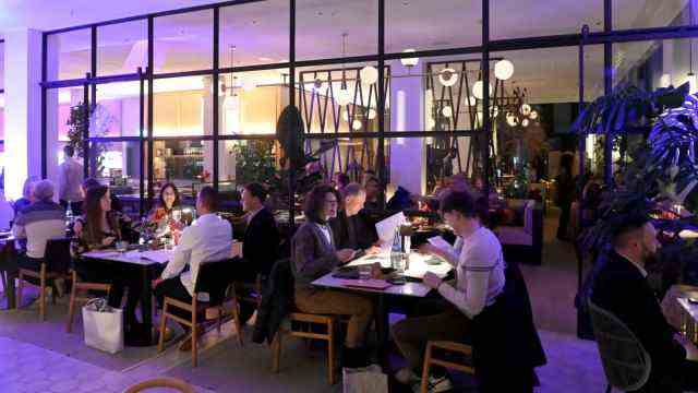 Fitzroy: Noble furnishings, subtle lighting - the furnishing of the restaurant is cosmopolitan.
