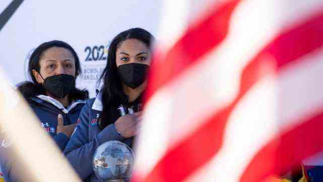 Olympia and Corona: Corona positive in time: Elana Meyers-Taylor (left) could still take part in her competitions at the Winter Games despite the virus infection if she can test herself free.