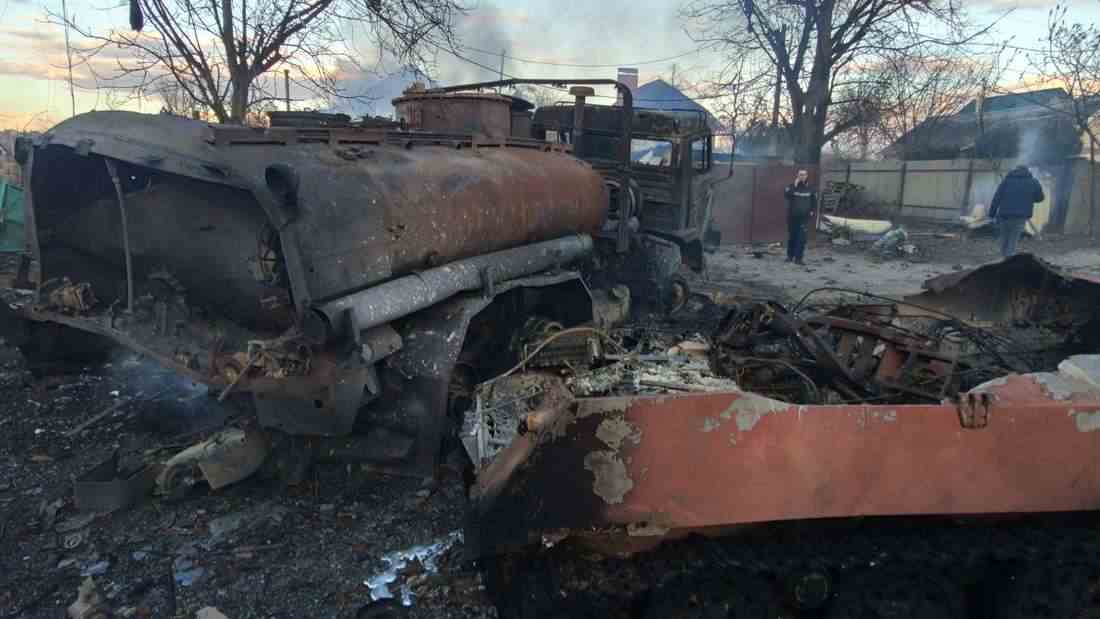 Zerstörtes Kriegsequipment in der Region Kiew.