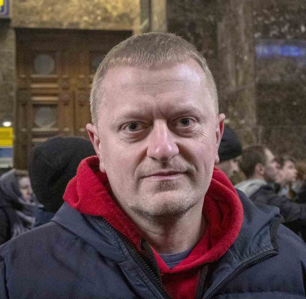 Mykula, 41, hat seine Frau und Kinder in einen Zug nach Polen gesetzt