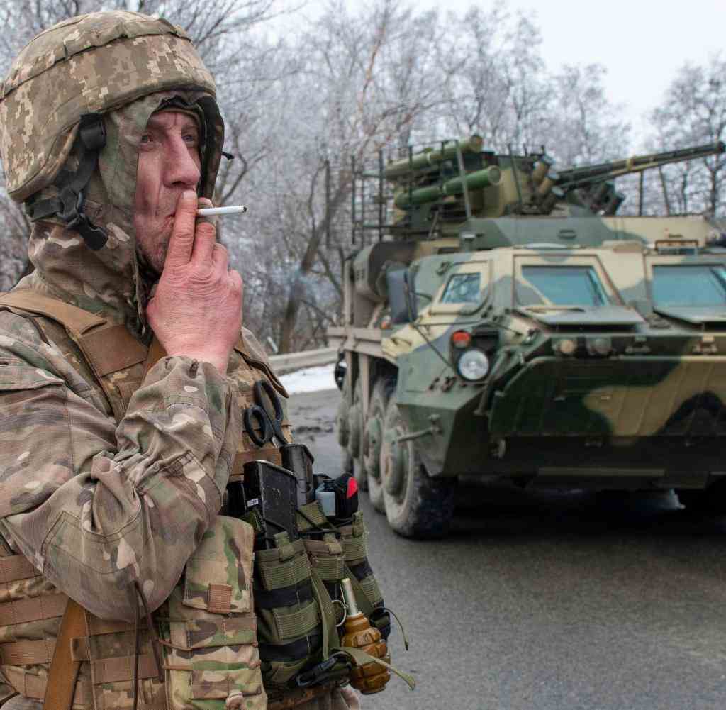 Ukrainischer Soldat im Einsatz bei Charkiw