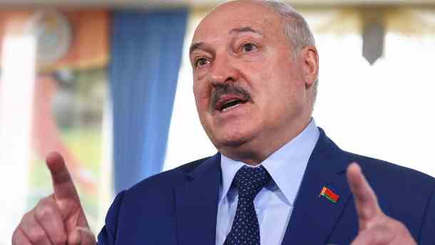 Alexander Lukaschenko: Der belarussische Präsident weist Vorwürfe zurück, Belarus greife die Ukraine an. (Quelle: imago images/Itar-Tass)