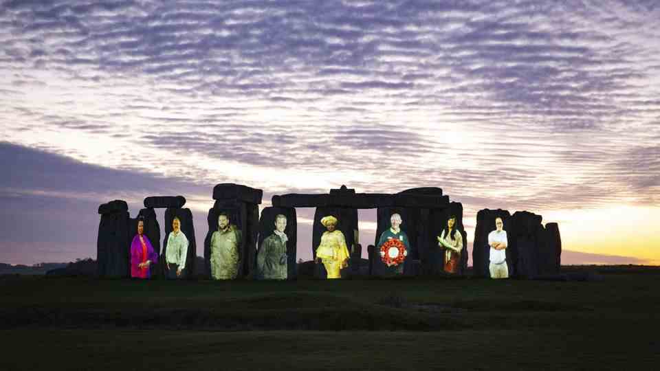 Images of people can be seen on the stones of Stonehenge.