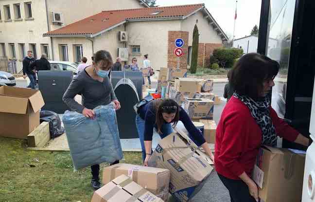 The bus that allowed the 49 Ukrainians to reach the Rhône was filled Thursday afternoon with supplies intended to be distributed in Lviv (Ukraine) in the coming days.