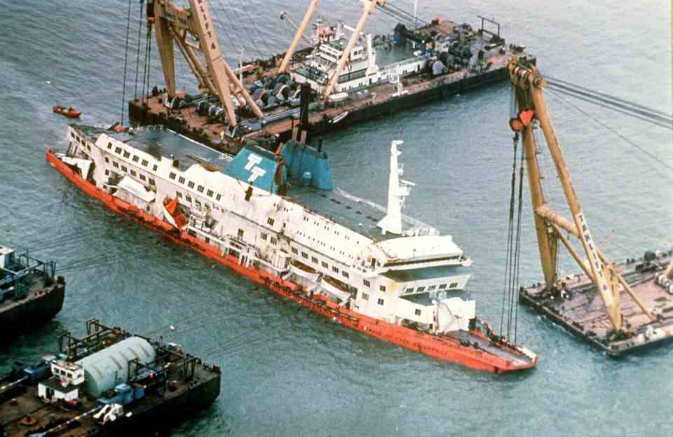 The salvage of "Herald of Free Enterprise" in April 1987