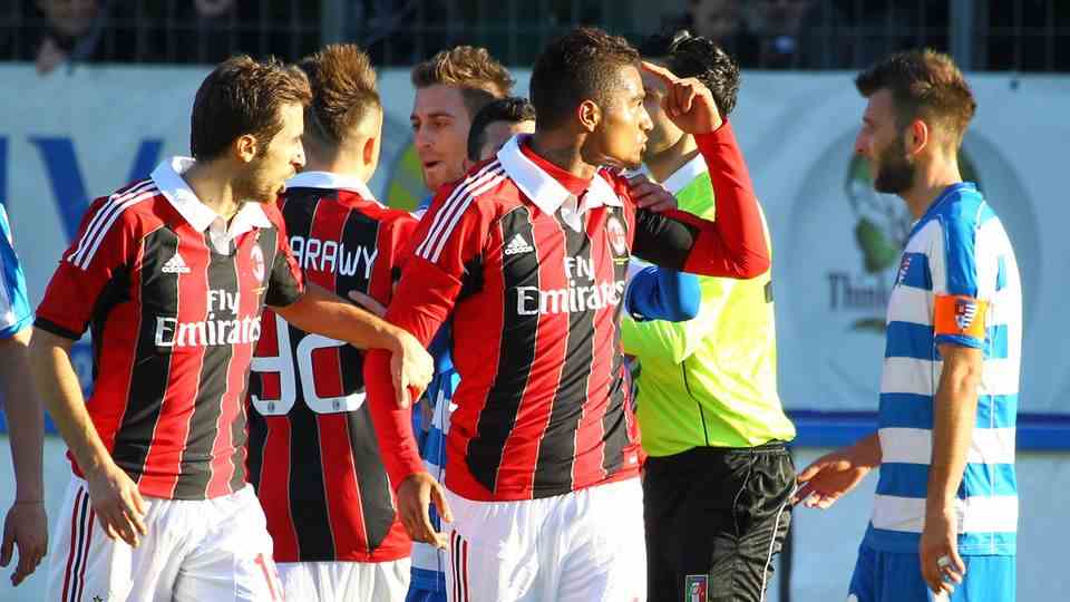 After 26 minutes in AC Milan's friendly against Pro Patria, Kevin-Prince Boateng (3rd from right) has had enough.