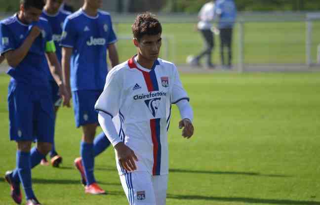From 2016, Houssem Aouar, here against Juventus, had started to carry his training club in the Youth League, with 3 goals scored during the group stage. 