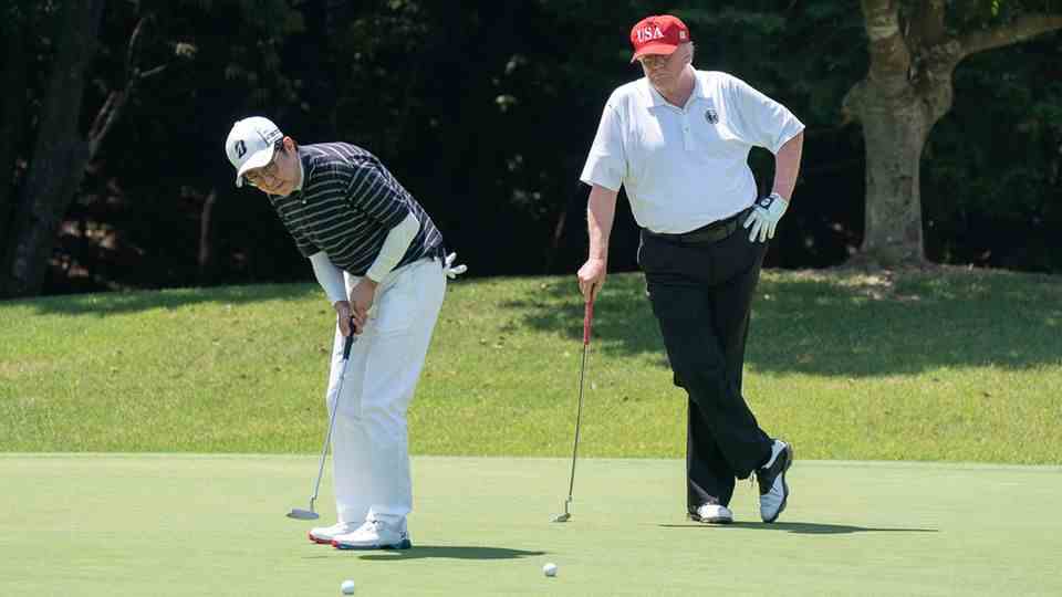 Trump plays golf with Shinzo Abe