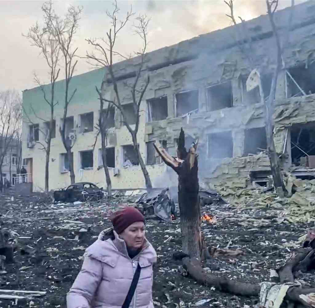 Screenshot eines Videos der Stadtverwaltung Mariupol, das den Schaden an dem Krankenhaus zeigen soll