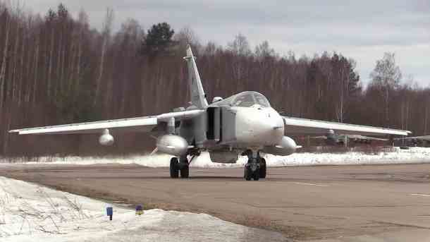 Russischer Kampfjet in der Ostukraine: Ein Flugzeug soll laut ukrainischer Luftwaffe auf Belarus geschossen haben. (Symbolfoto) (Quelle: imago images)