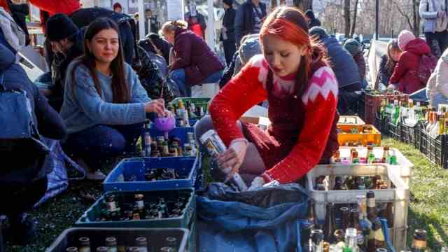 War and Gender: Far from all women leave Ukraine.  Construction of Molotov cocktails in the city of Uzhhorod in the west of the country.
