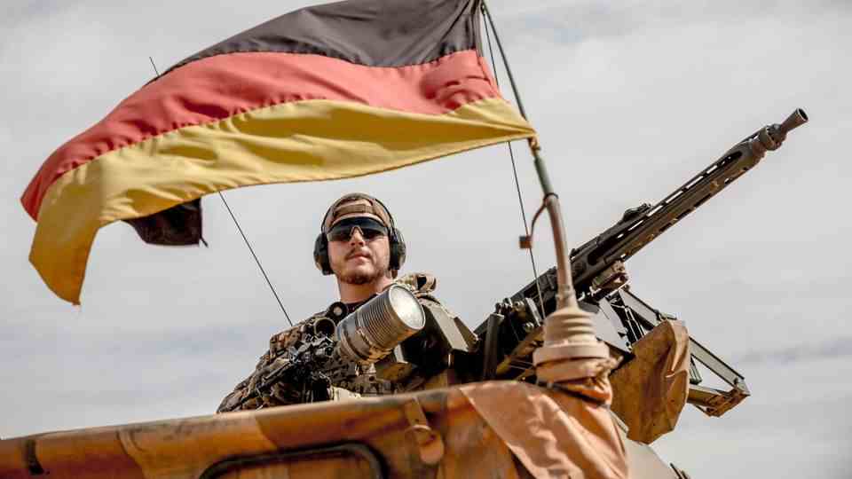 FERNAB: In Mali, German soldiers are fighting terrorism with partner countries.  The French are now withdrawing.  And the army?