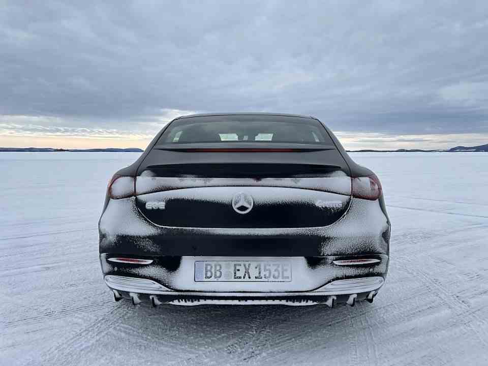 Winter testing Mercedes EQE