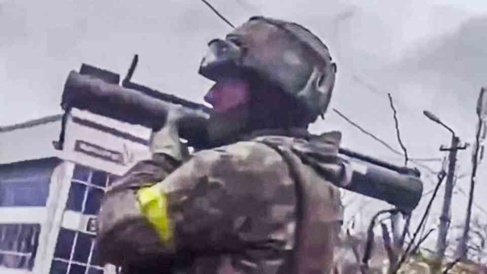 Ukraine War: A Ukrainian soldier fires a rocket-propelled grenade at the Russian army