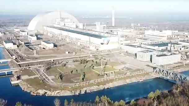 Ein Bild aus einem Video zeigt das Atomkraftwerk Tschernobyl (Archivbild): Es soll jetzt wieder mit Strom versorgt sein. (Quelle: imago images/Russian Defence Ministry)