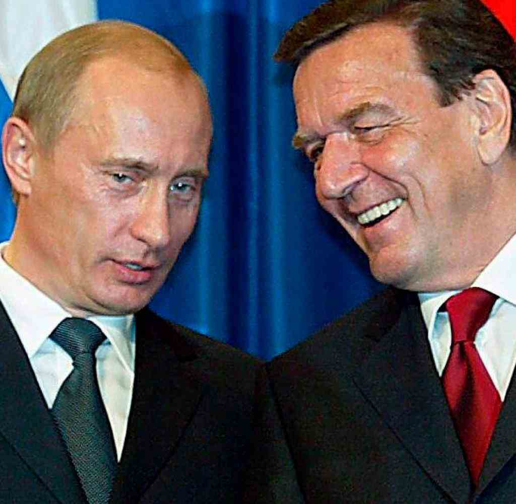 Also a gas friendship: Russia's President Vladimir Putin (left) and former Chancellor Gerhard Schröder (SPD)