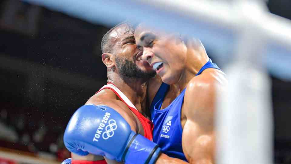 The boxers Youness Baalla versus David Nyika