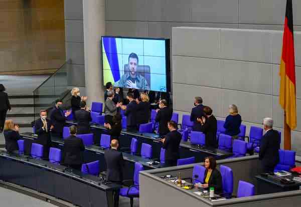 Volodymyr Zelensky s'adresse au Bundestag, le 17 mars 2022.