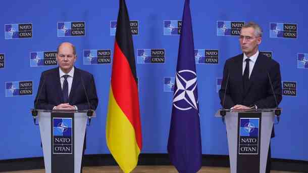 Olaf Scholz (SPD) und Jens Stoltenberg: Der Bundeskanzler und der Nato-Generalsekretär haben erneut betont, mit der Nato nicht militärisch in der Ukraine einzugreifen. (Archivfoto) (Quelle: imago images/Zheng Huansong)