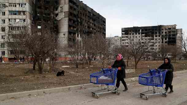 Zerstörung in Mariupol: Der Großteil der Einwohner soll sich noch in der belagerten Stadt aufhalten. (Quelle: Reuters/Alexander Ermochenko)