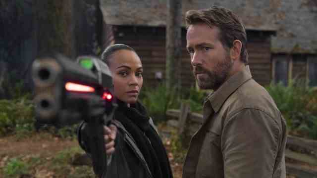 Favorite of the week: A stupid line for everyone: Ryan Reynolds and Zoe Saldana in 'The Adam Project.'
