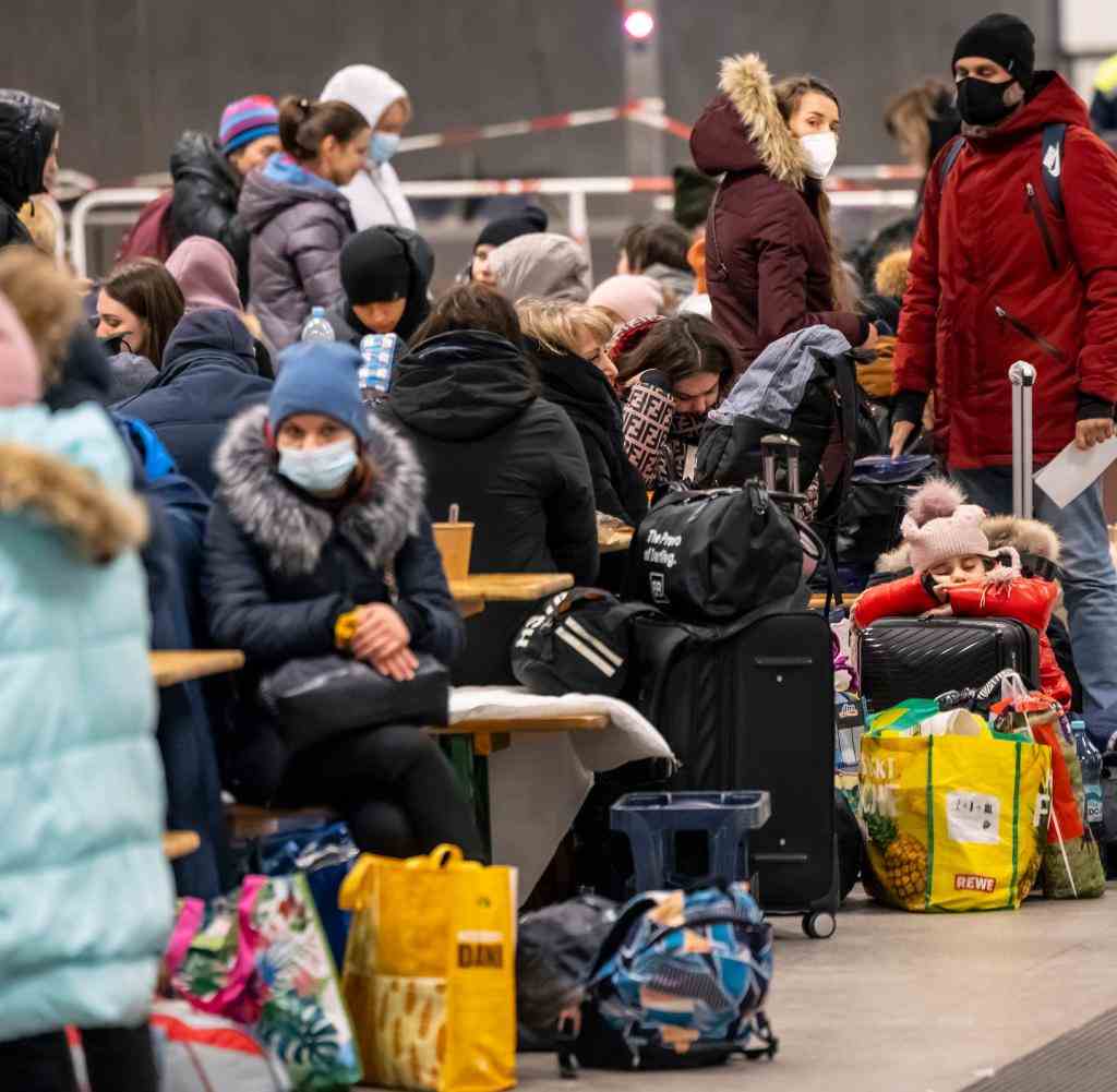 Geflüchtete aus de Ukraine treffen am Hauptbahnhof in Berlin ein