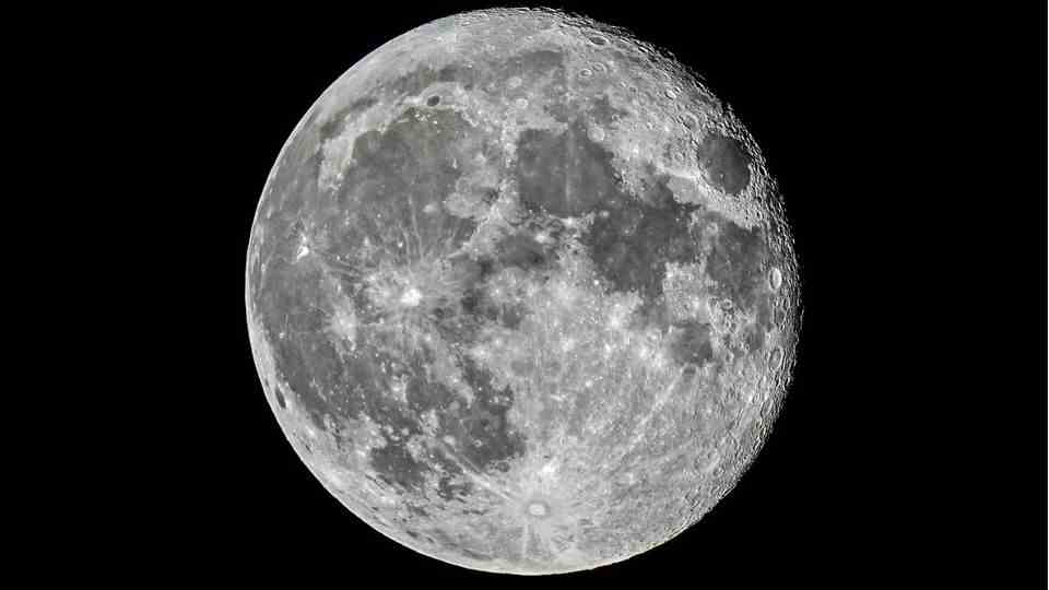 Study on the moon - Does the planet really affect our sleep?