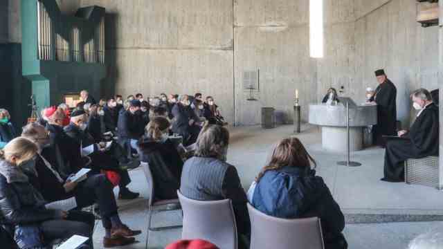 Interreligious service: 90 visitors take part in the multireligious service in the Evangelical Church of Reconciliation at the Dachau concentration camp memorial site on Sunday.