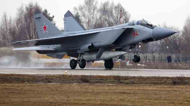Ein russischer Kampfjet mit einer Hyperschallrakete: Putin bezeichnete die Waffe als "unbesiegbar". (Quelle: imago images/Artyom Anikeev/Stocktrek Images)