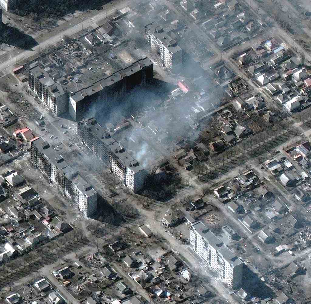 Burning apartments in Mariupol