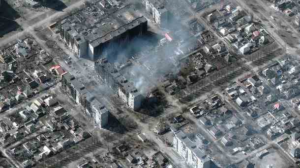 Ein Satellitenbild zeigt zerstörte Wohnhäuser: Die USA und Frankreich werfen Russland Kriegsverbrechen vor.  (Quelle: Reuters/Maxar Technologies)