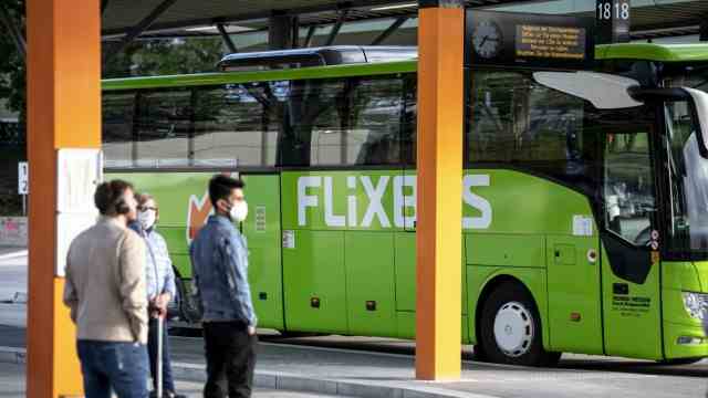 Diesel price and local transport: The transport company Flixbus also complains about the high diesel prices and calls for a reduction in VAT for long-distance bus travel.