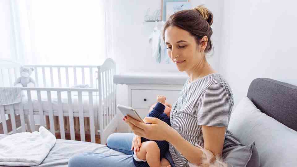 A mother with a child and a smartphone