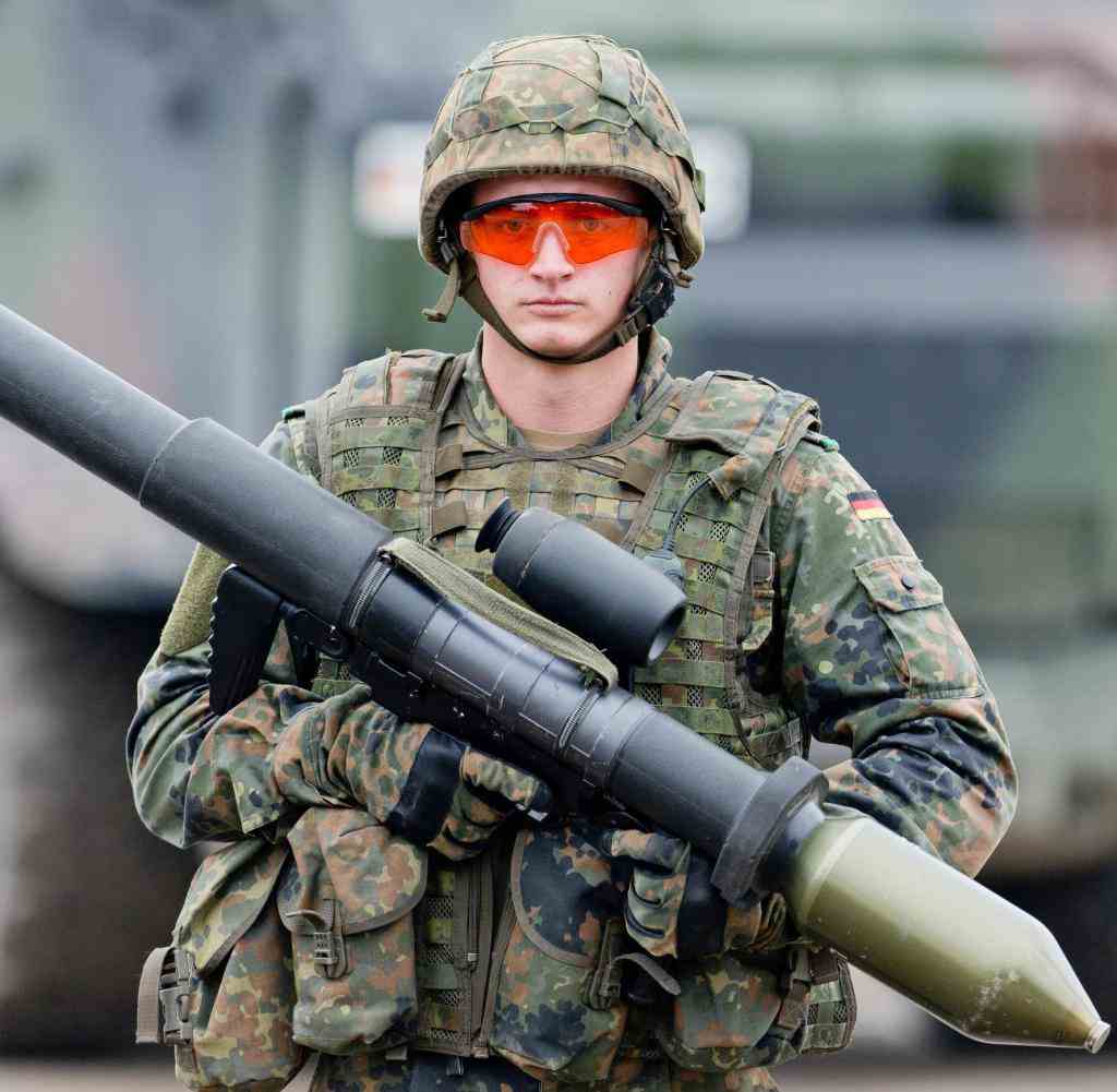 ARCHIVE - October 14, 2016, Lower Saxony, Munster: A soldier holds a Panzerfaust 3 in his hand on the military training area as part of the information training exercise 