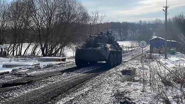 Ein russischer Panzer in der Nähe der Stadt Sumy (Archivbild): Die Kämpfe im Osten und Süden gehen der Ukraine gehen weiter. (Quelle: imago images/Russian Defence Ministry/)