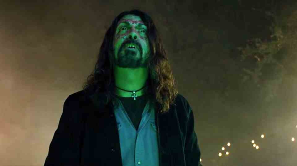 Screenshot from the Foo Fighters movie trailer "Studios 666"