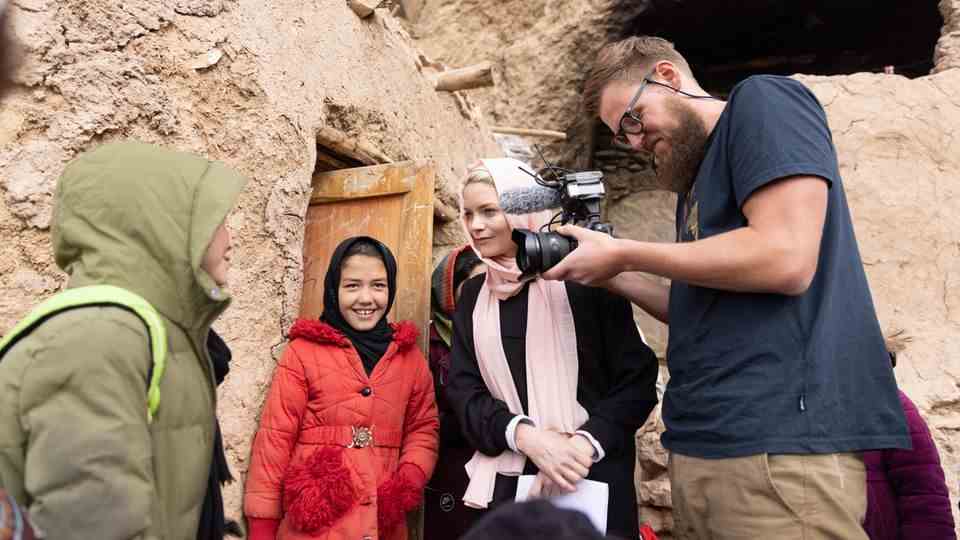 Taliban: Liv van Boetticher in conversation with two Afghan girls