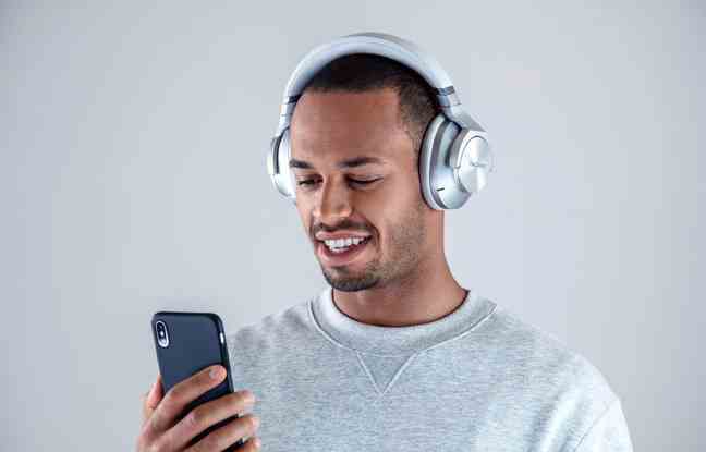 An application allows you to customize listening with the Technics EAH-A800 headphones.