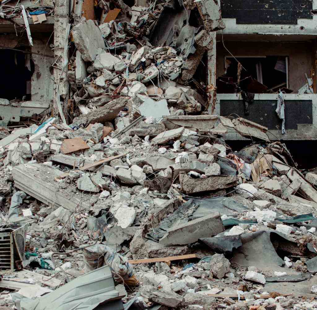 Ein zerstörtes Wohngebäude in Tschernihiw