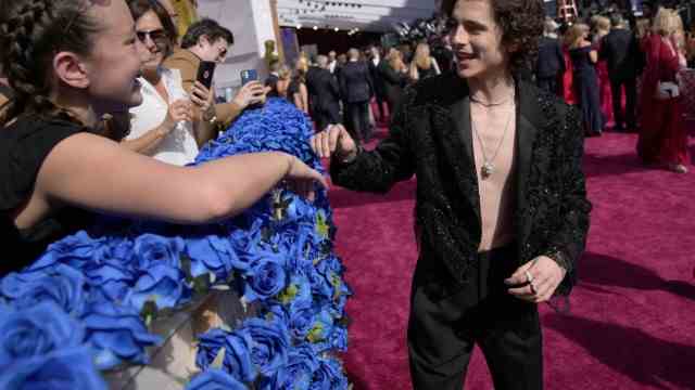 Fashion at the Oscars: Came shirtless, a novelty at the Oscars: Timothée Chalamet.