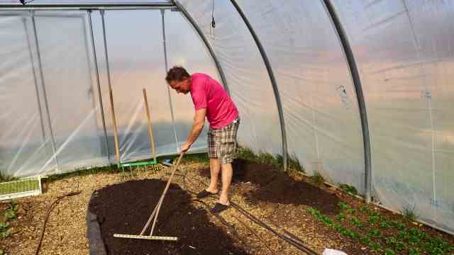 Nutrition: Valuable soil: Farmer Paul Hilger prepares the beds.