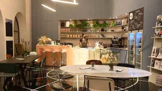 Showrooms: The Organic Garden Eatery in the Mercedes Brand Experience Space in Munich.