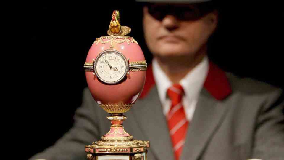 The Rothschild Fabergé egg is pink and has an integrated clock