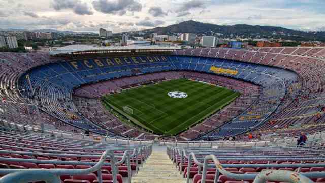 Champions League: Space for a lot of spectators: The Camp Nou in Barcelona.  Will there be a new record in women's club football here on Wednesday night?