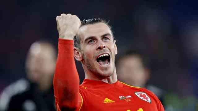 Austria misses the World Cup: To the surprise of some Austrians, a passable free-kick taker: Gareth Bale.