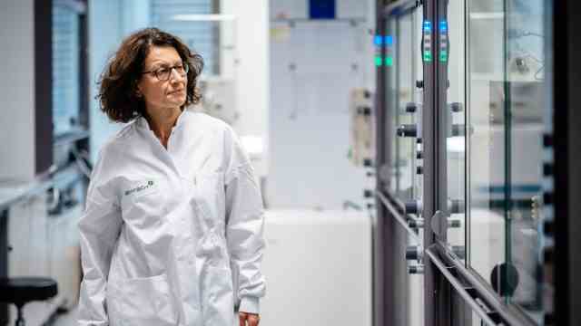 Corona vaccine: Özlem Türeci, co-founder of Biontech, in her laboratory.