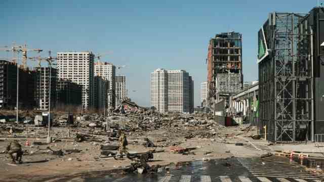 Meeting of Ministers in Brussels: picture of the destruction in Kyiv: there is no longer a shopping center.