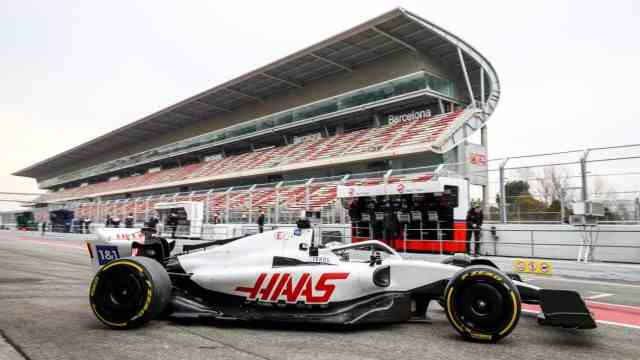 Formula 1: No more Russian colors, no more Uralkali advertising: the Haas Formula 1 car during tests in Barcelona, ​​pictured on February 25, a day after Russian troops invaded Ukraine.