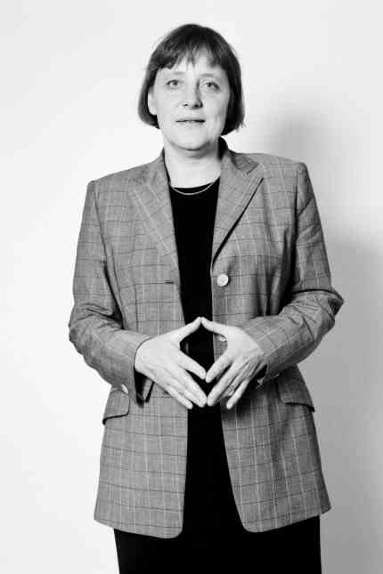 Fotografin Herlinde Koelbl: 30 Jahre lang hat Helinde Koelbl Angela Merkel fotografisch begleitet. Einmal pro Jahr gab es einen Fototermin.